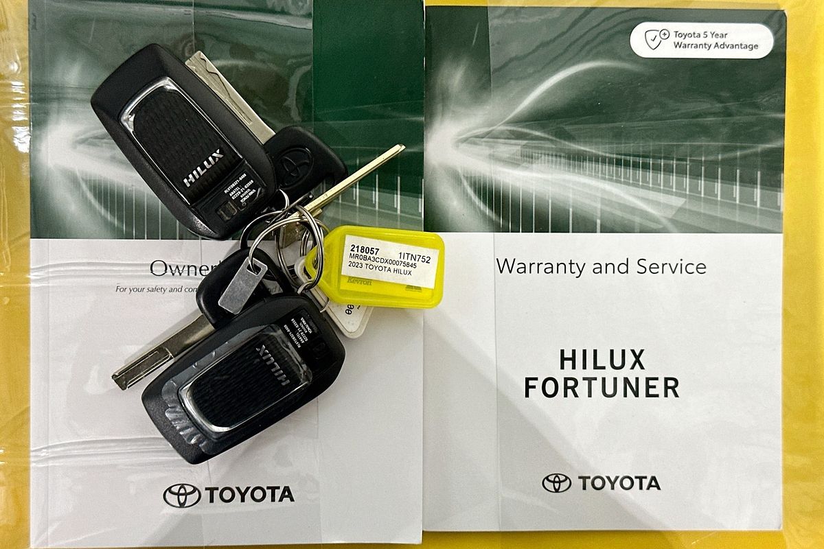 2023 Toyota HILUX SR5 + PREMIUM INTERIOR (4x4) GUN126R 4X4