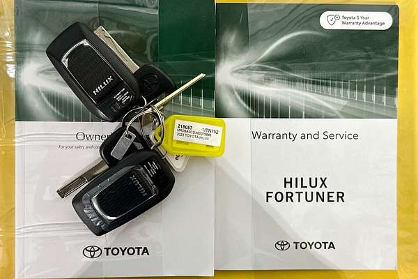 2023 Toyota HILUX SR5 + PREMIUM INTERIOR (4x4) GUN126R 4X4