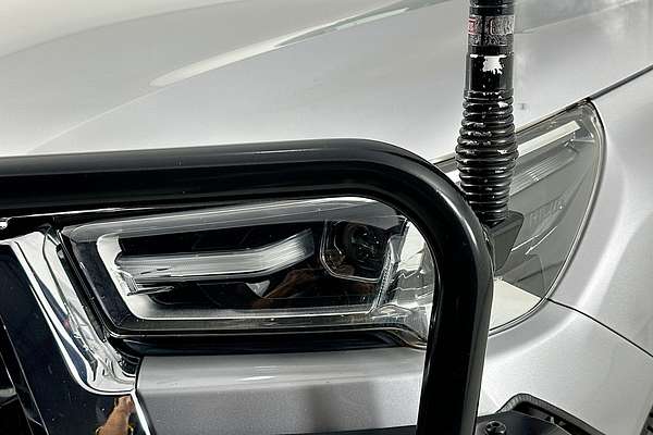2021 Toyota HILUX SR5 (4x4) GUN126R 4X4
