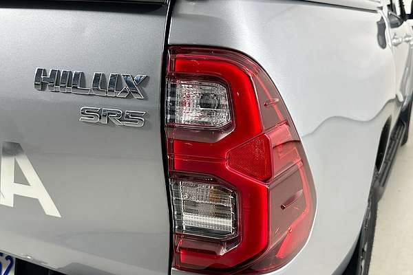 2023 Toyota HILUX SR5 + PREMIUM INTERIOR (4x4) GUN126R 4X4