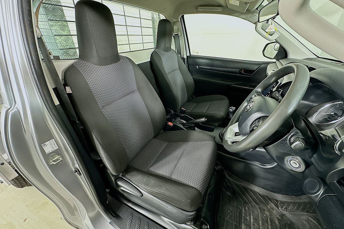2020 Toyota HILUX WORKMATE HI-RIDER GUN135R FACELIFT 4x2