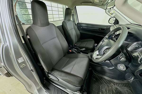 2020 Toyota HILUX WORKMATE HI-RIDER GUN135R FACELIFT 4x2
