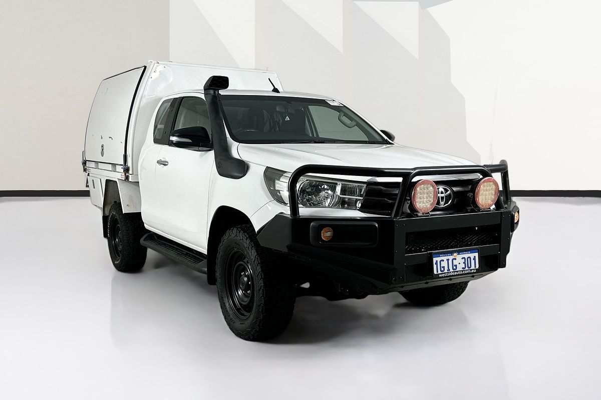 2017 Toyota HILUX SR (4x4) GUN126R 4X4