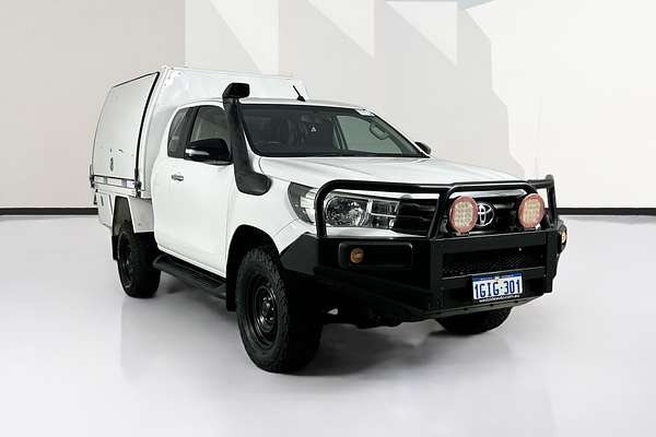 2017 Toyota HILUX SR (4x4) GUN126R 4X4