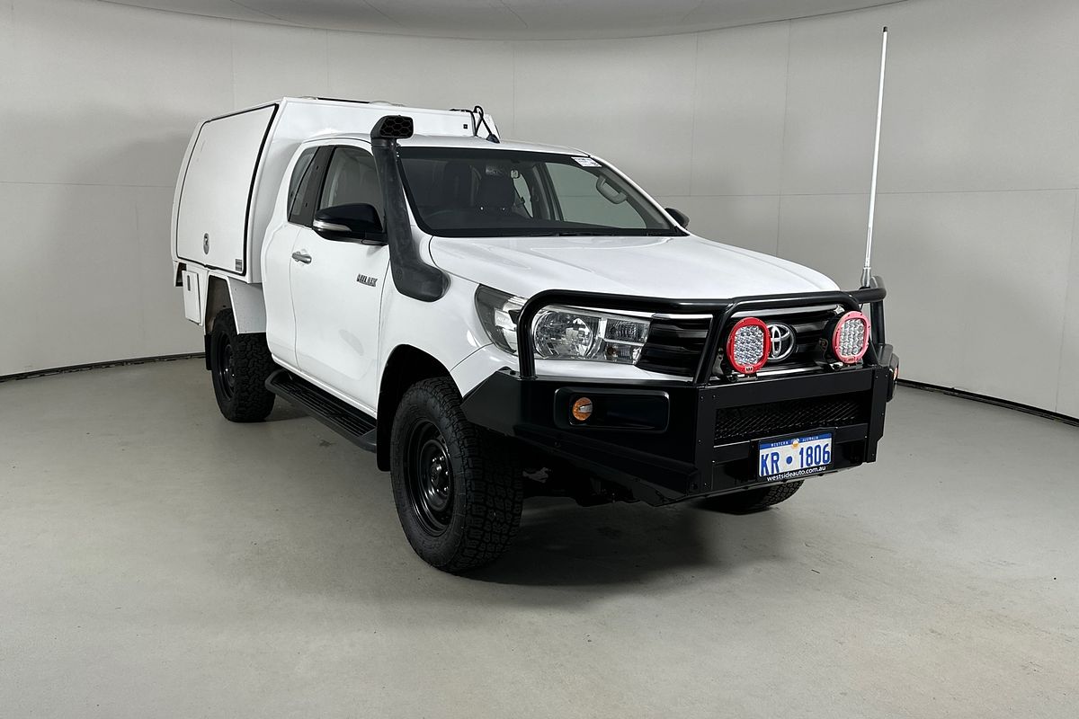 2016 Toyota HILUX SR (4x4) GUN126R 4X4