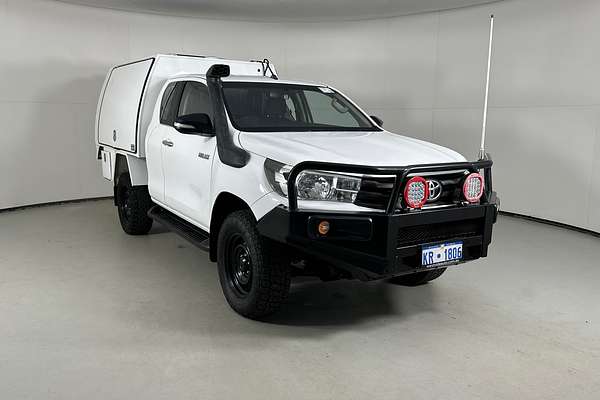 2016 Toyota HILUX SR (4x4) GUN126R 4X4