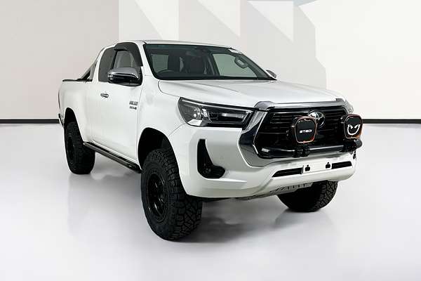 2023 Toyota HILUX SR5 (4x4) GUN126R 4X4