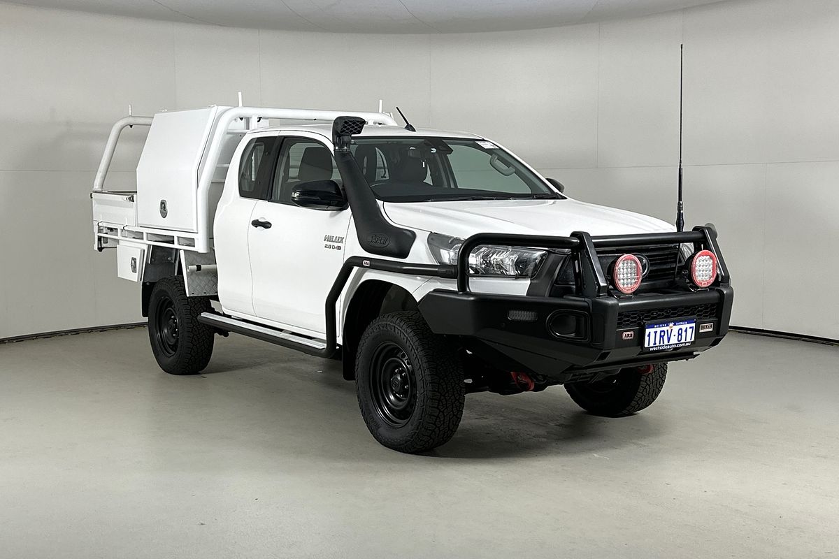 2020 Toyota Hilux SR (4x4) GUN126R FACELIFT 4X4