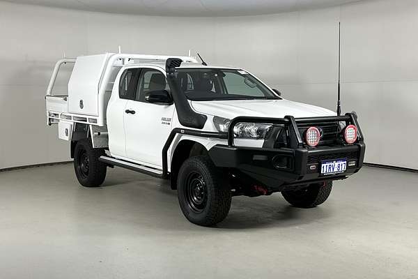 2020 Toyota Hilux SR (4x4) GUN126R FACELIFT 4X4