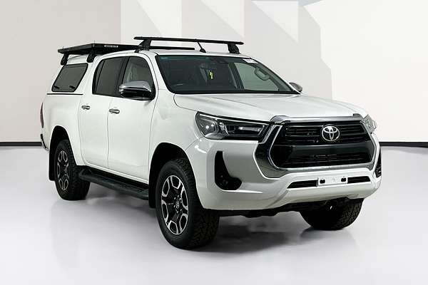 2020 Toyota HILUX SR5 (4x4) GUN126R FACELIFT 4X4