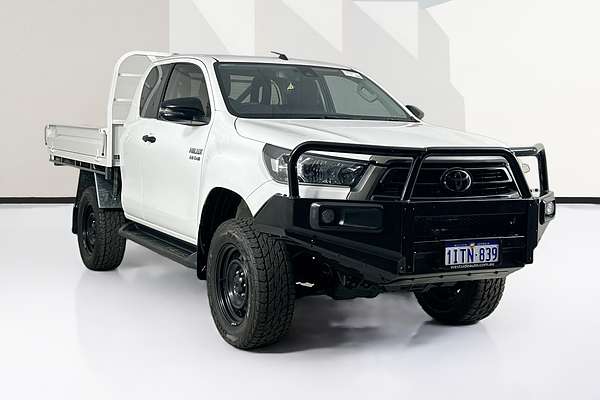 2020 Toyota Hilux SR (4x4) GUN126R FACELIFT 4X4