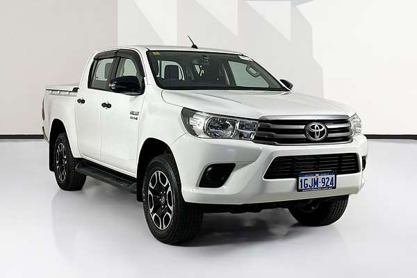 2017 Toyota HILUX SR (4x4) GUN126R 4X4