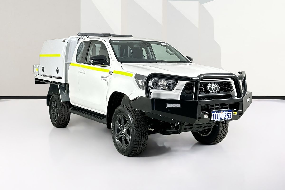 2025 Toyota Hilux SR (4x4) GUN126R RC 4X4