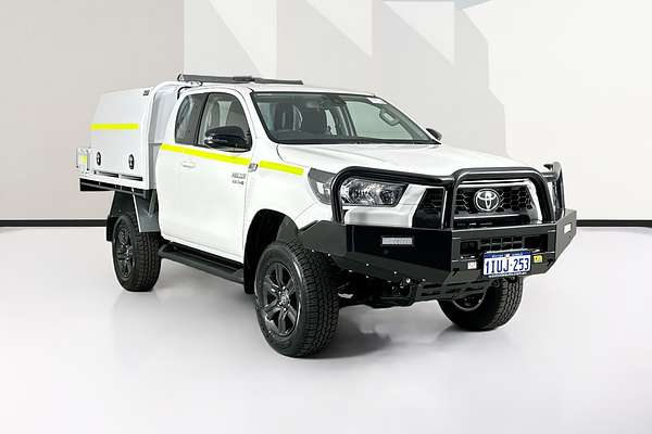 2025 Toyota Hilux SR (4x4) GUN126R RC 4X4