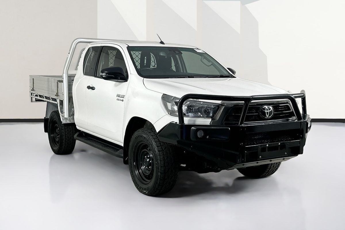 2020 Toyota Hilux SR (4x4) GUN126R FACELIFT 4X4