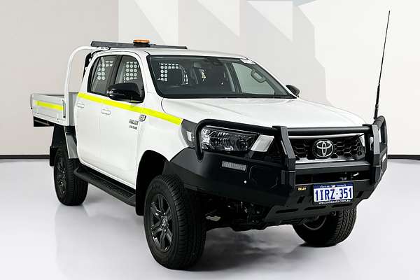 2025 Toyota HILUX SR (4x4) STEEL WHEELS GUN126R RC 4X4