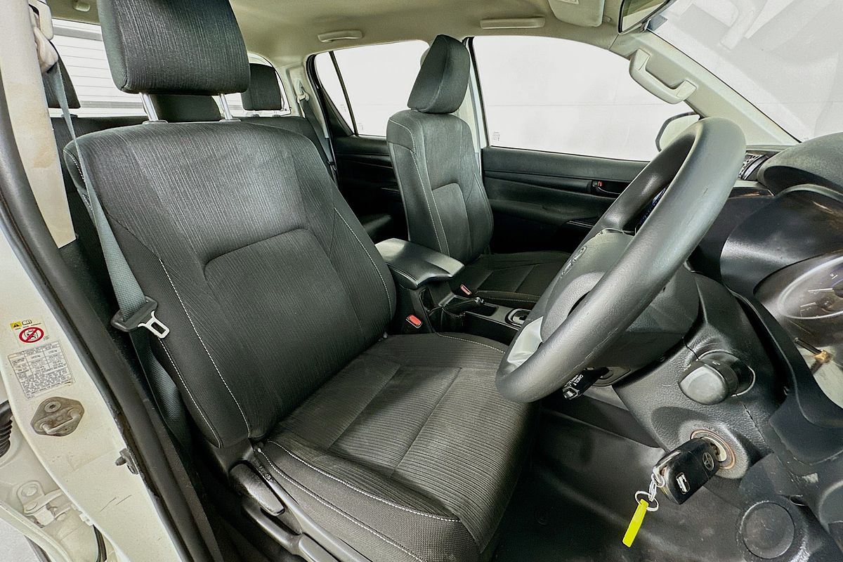 2019 Toyota HILUX SR (4x4) GUN126R MY19 4X4