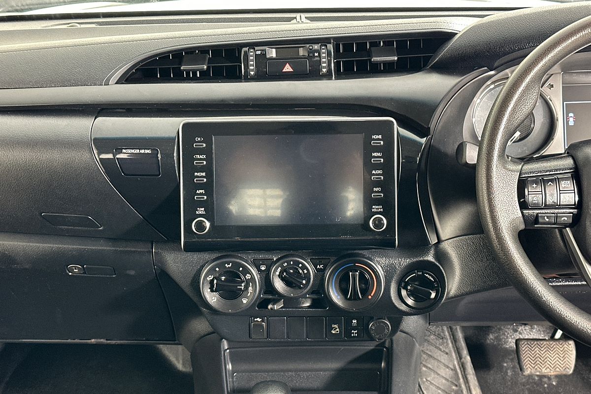 2021 Toyota HILUX SR (4x4) GUN126R FACELIFT 4X4