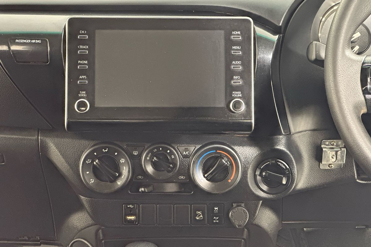 2021 Toyota HILUX SR (4x4) GUN126R FACELIFT 4X4