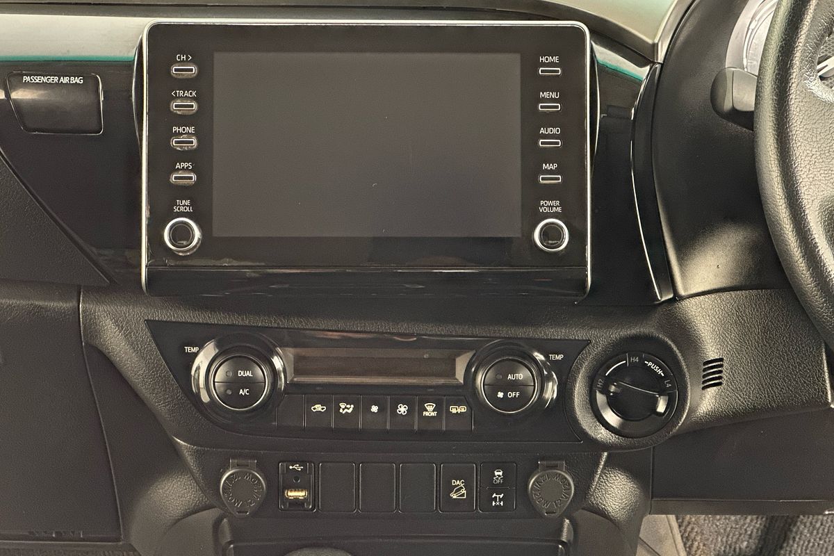 2021 Toyota HILUX SR5 (4x4) GUN126R FACELIFT 4X4