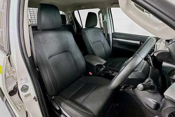 2021 Toyota HILUX SR5 (4x4) GUN126R FACELIFT 4X4