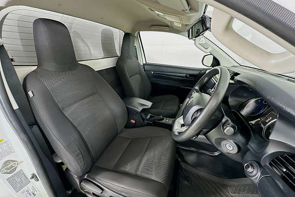 2020 Toyota HILUX SR (4x4) GUN126R FACELIFT 4X4
