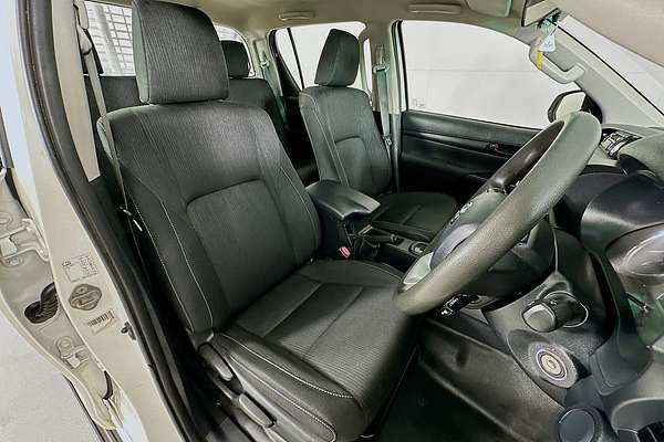 2021 Toyota HILUX SR (4x4) GUN126R FACELIFT 4X4