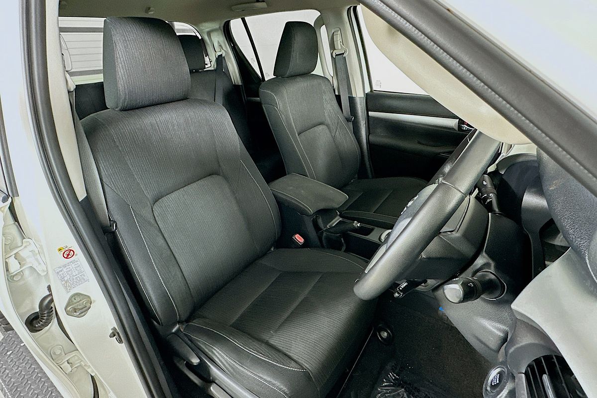 2016 Toyota HILUX SR5 (4x4) GUN126R 4X4