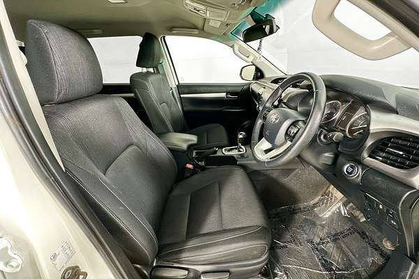 2021 Toyota HILUX SR5 (4x4) GUN126R FACELIFT 4X4