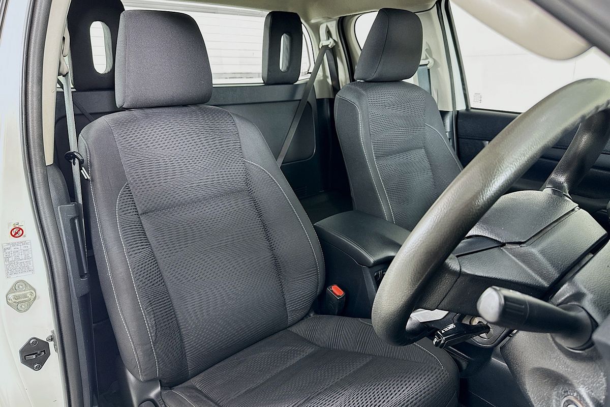 2017 Toyota HILUX SR GUN126R 4X4