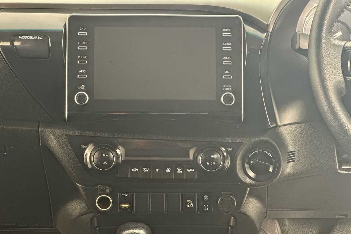2021 Toyota HILUX SR5 (4x4) GUN126R FACELIFT 4X4