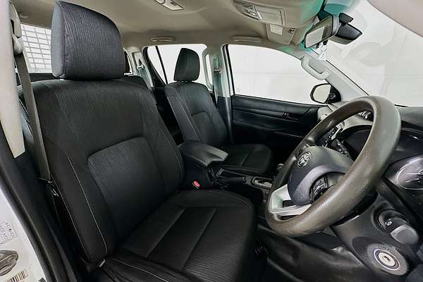 2021 Toyota HILUX SR (4x4) GUN126R FACELIFT 4X4