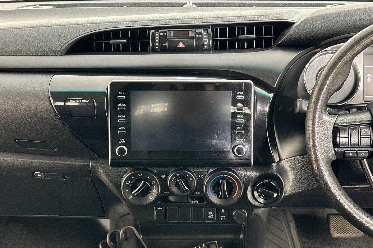 2021 Toyota HILUX SR (4x4) GUN126R FACELIFT 4X4