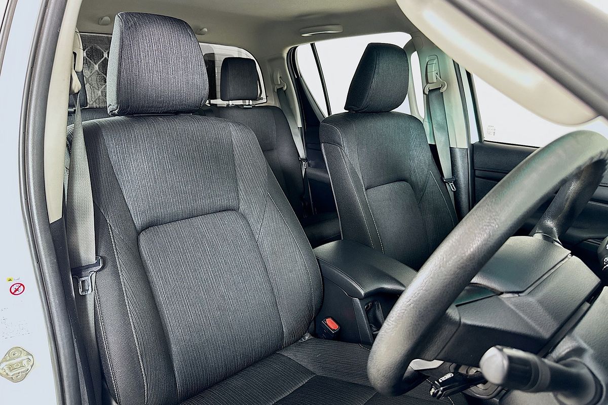 2019 Toyota HILUX SR (4x4) GUN126R MY19 4X4
