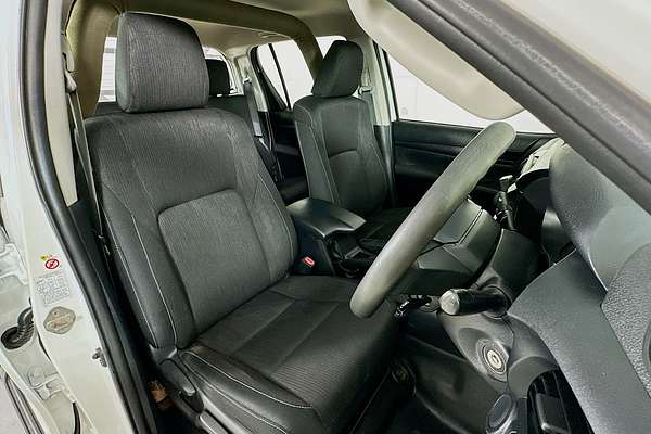 2017 Toyota HILUX SR (4x4) GUN126R 4X4