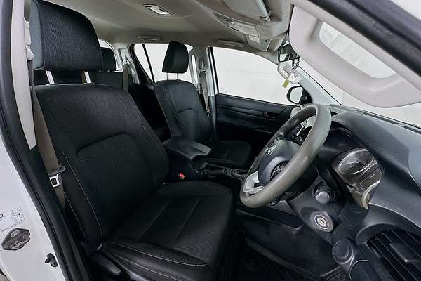 2020 Toyota HILUX SR (4x4) GUN126R FACELIFT 4X4