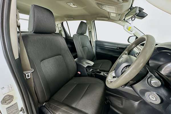 2020 Toyota HILUX SR (4x4) GUN126R FACELIFT 4X4