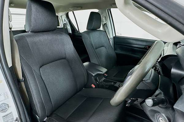 2020 Toyota HILUX SR (4x4) GUN126R FACELIFT 4X4