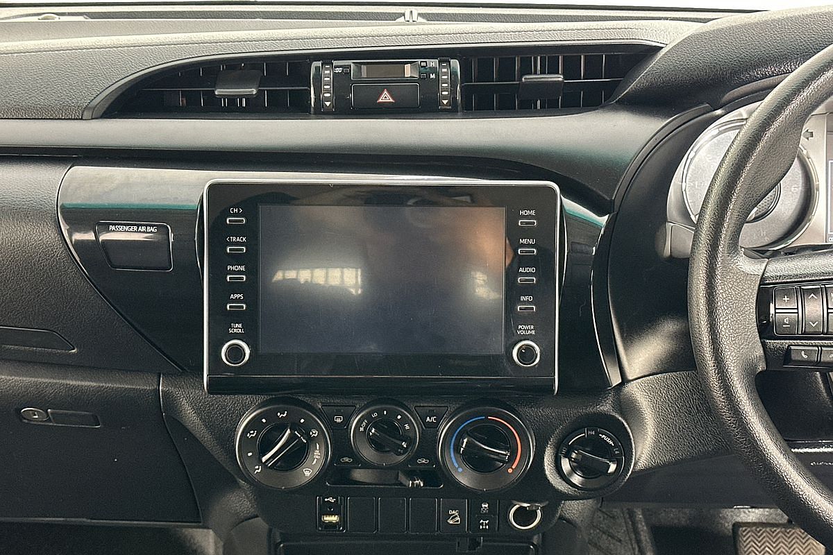2020 Toyota HILUX SR (4x4) GUN126R FACELIFT 4X4