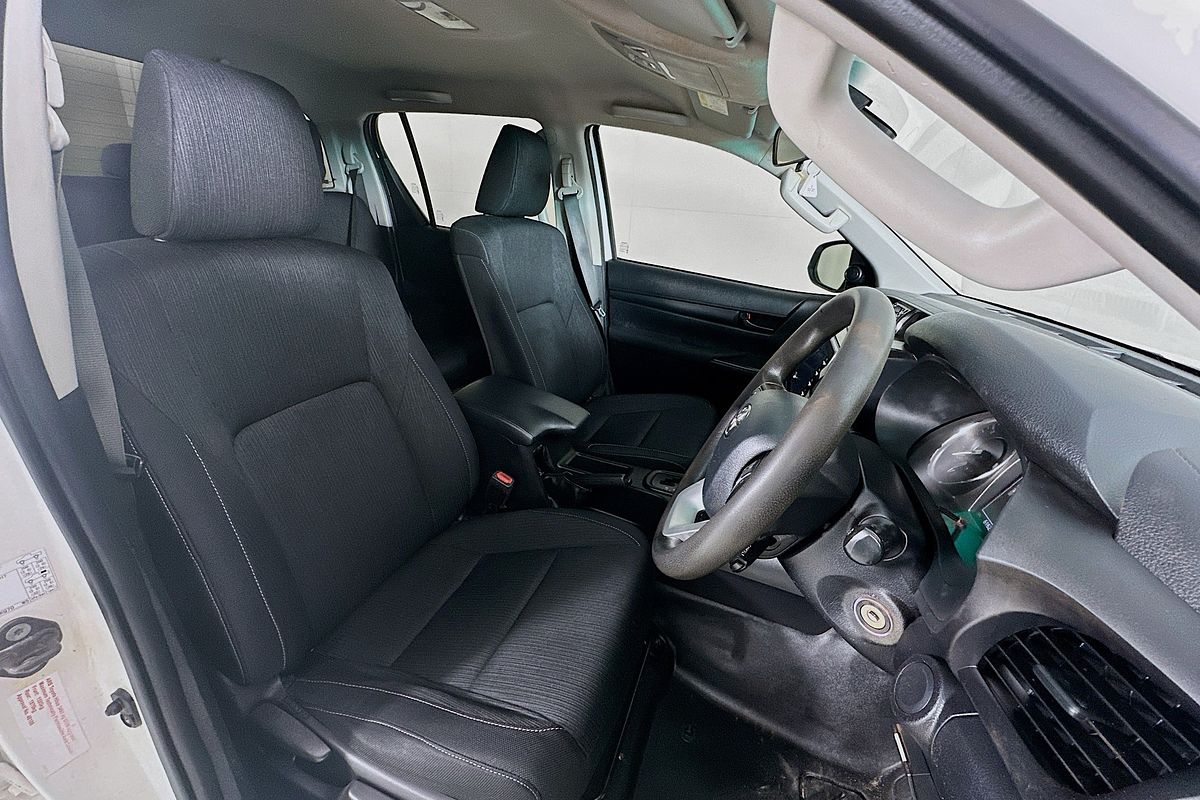 2021 Toyota HILUX SR (4x4) GUN126R FACELIFT 4X4
