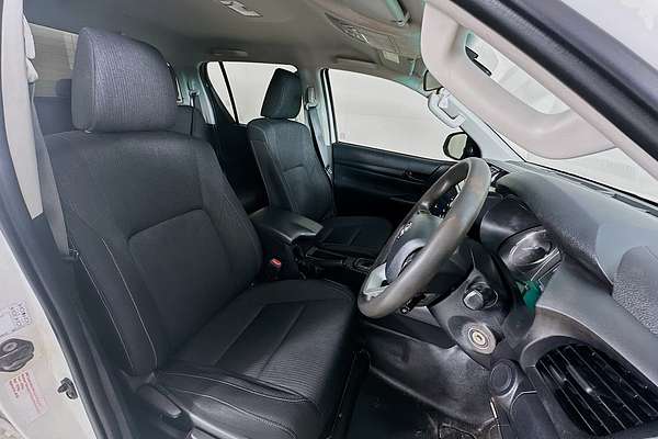 2021 Toyota HILUX SR (4x4) GUN126R FACELIFT 4X4