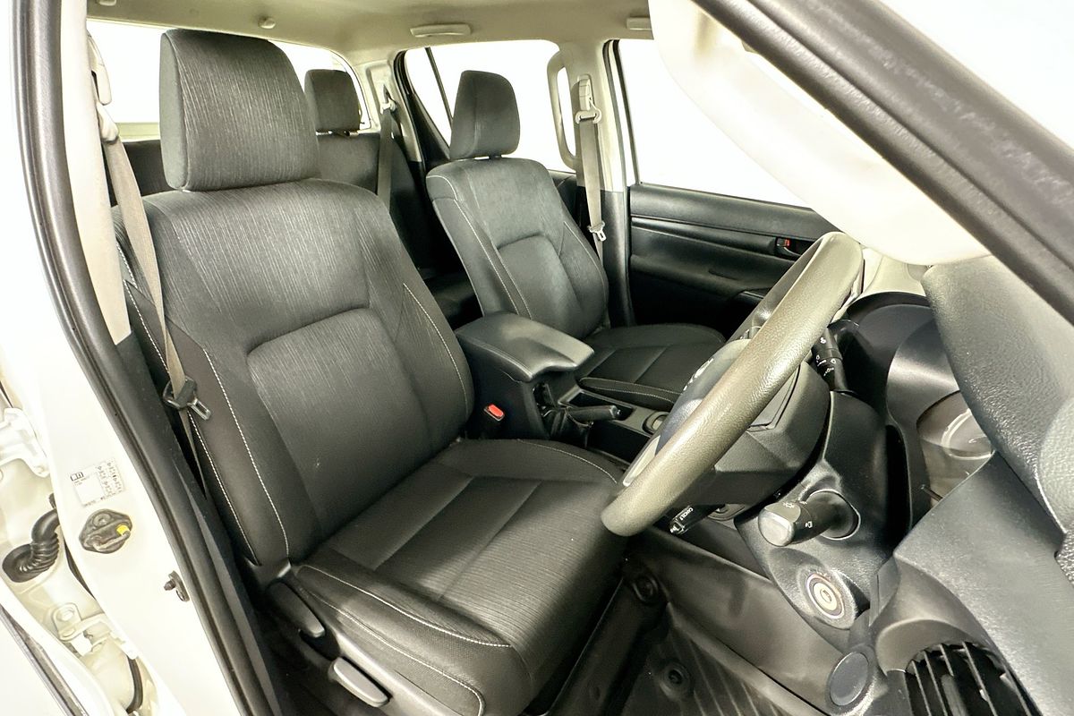 2021 Toyota HILUX SR (4x4) GUN126R FACELIFT 4X4