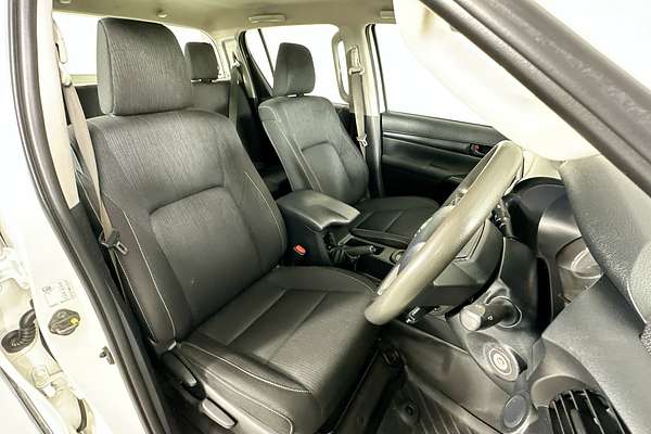 2021 Toyota HILUX SR (4x4) GUN126R FACELIFT 4X4