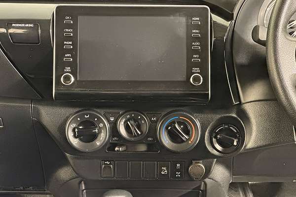 2021 Toyota HILUX SR (4x4) GUN126R FACELIFT 4X4