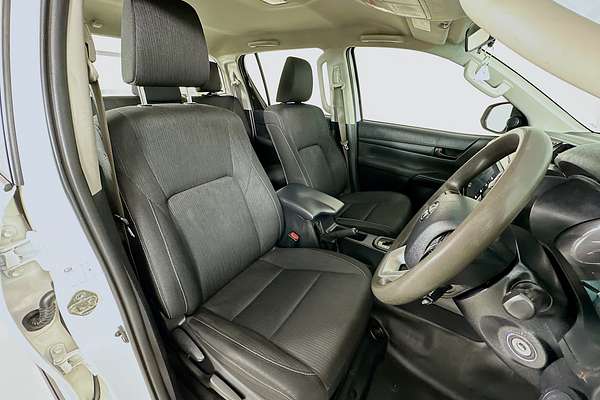 2020 Toyota HILUX SR (4x4) GUN126R FACELIFT 4X4