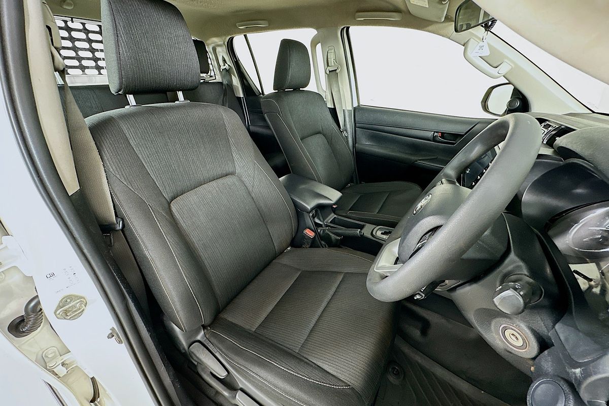 2021 Toyota HILUX SR (4x4) GUN126R FACELIFT 4X4