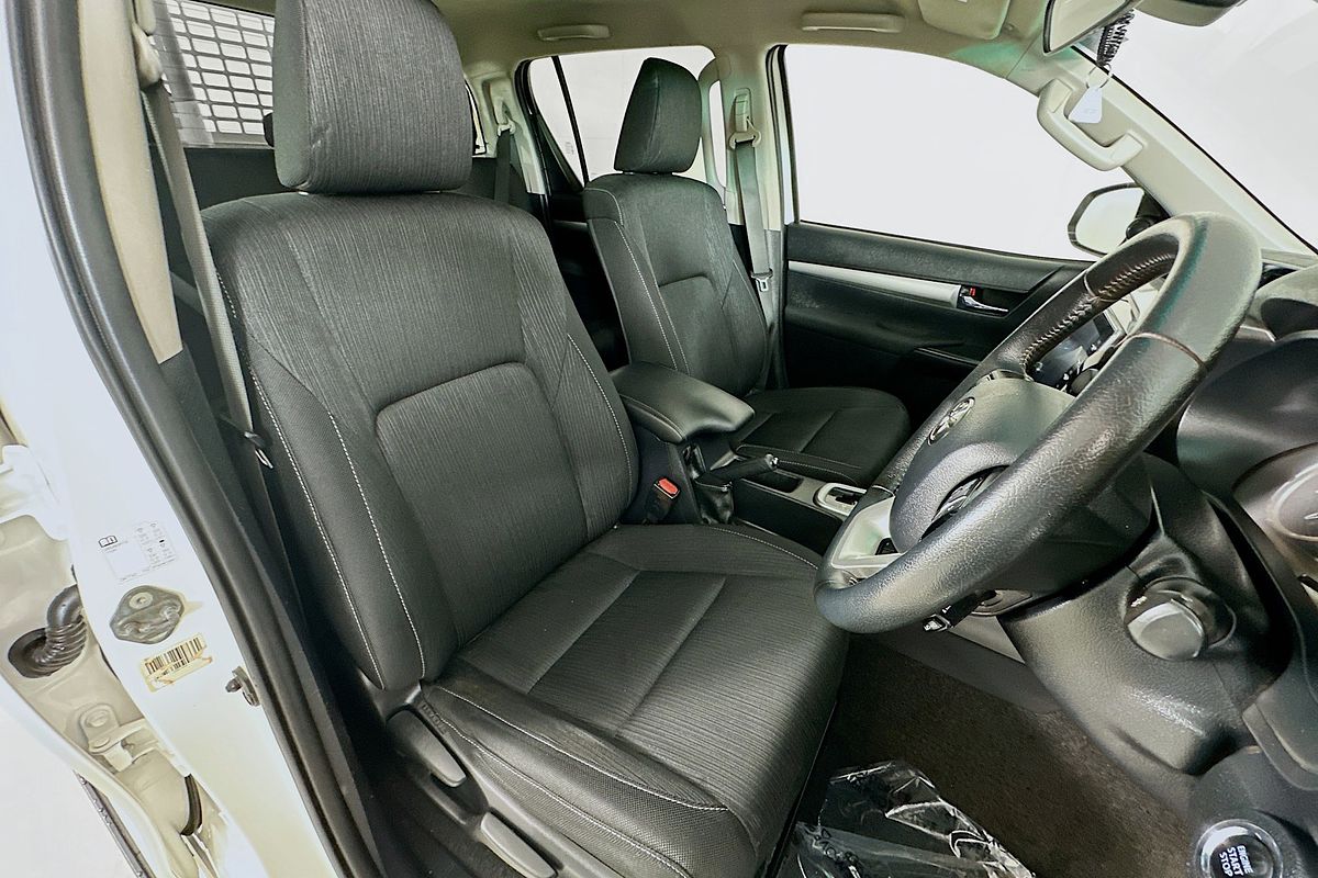 2021 Toyota HILUX SR5 (4x4) GUN126R FACELIFT 4X4