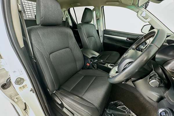 2021 Toyota HILUX SR5 (4x4) GUN126R FACELIFT 4X4