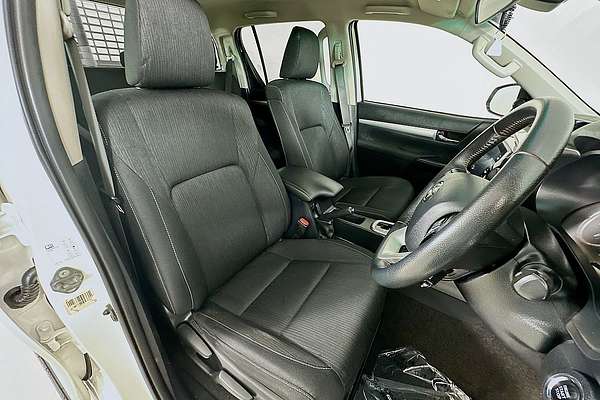 2021 Toyota HILUX SR5 (4x4) GUN126R FACELIFT 4X4