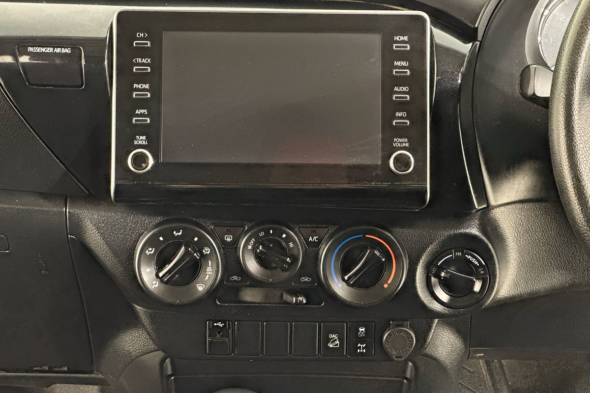 2021 Toyota HILUX SR (4x4) GUN126R FACELIFT 4X4